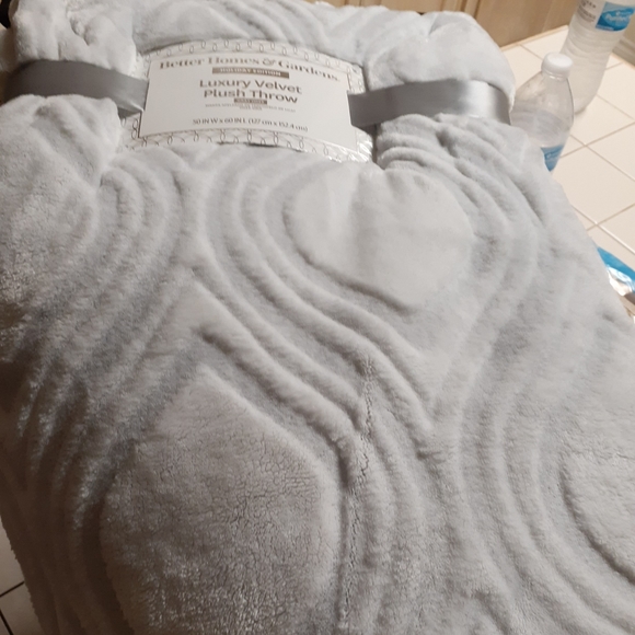 Other - Luxury velvet holiday edition throw blanket